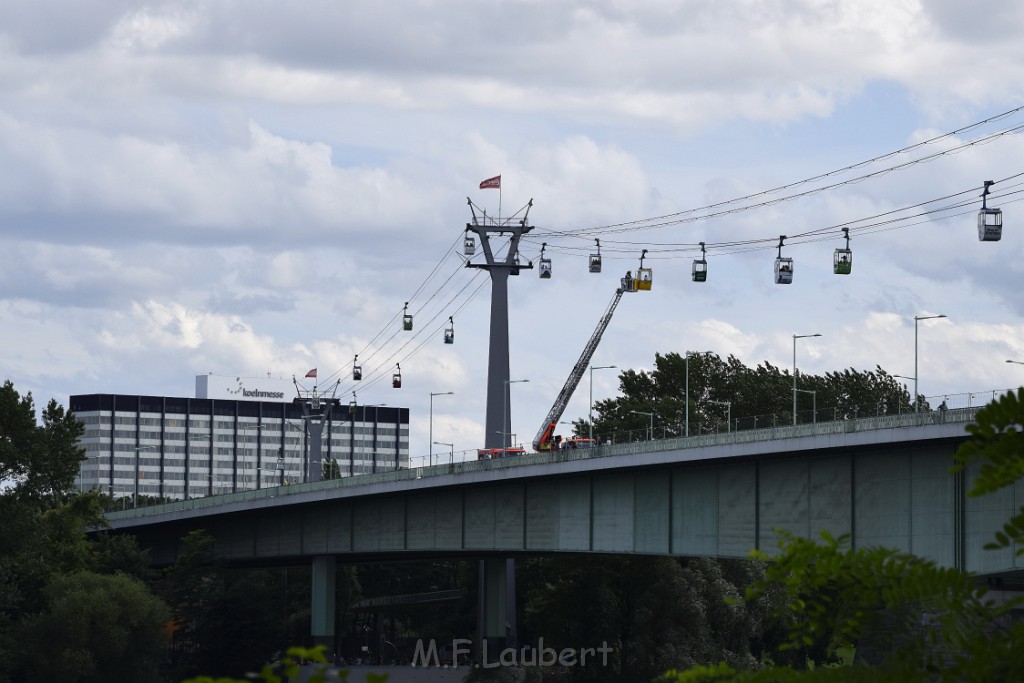 Koelner Seilbahn Gondel blieb haengen Koeln Linksrheinisch P098.JPG - Miklos Laubert